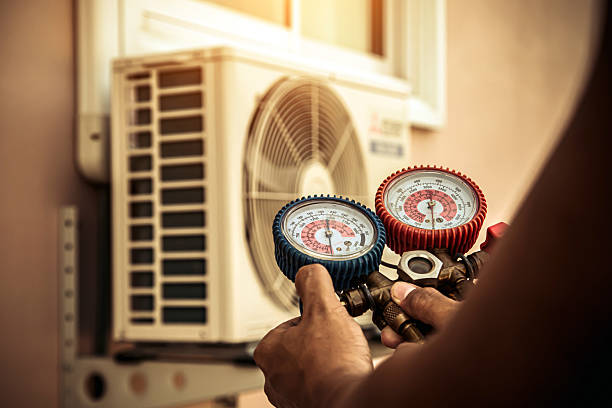 Professional Ac Installation technician working in Le Roy, IL